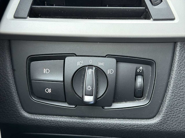 Bmw 3-serie touring 318d xdrive high executive 2014 | h-561-kx - afbeelding 2 van  24