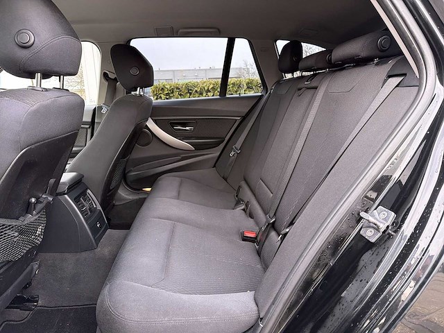Bmw 3-serie touring 318d xdrive high executive 2014 | h-561-kx - afbeelding 14 van  24