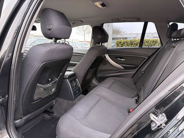 Bmw 3-serie touring 318d xdrive high executive 2014 | h-561-kx - afbeelding 15 van  24