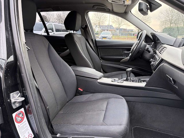 Bmw 3-serie touring 318d xdrive high executive 2014 | h-561-kx - afbeelding 17 van  24