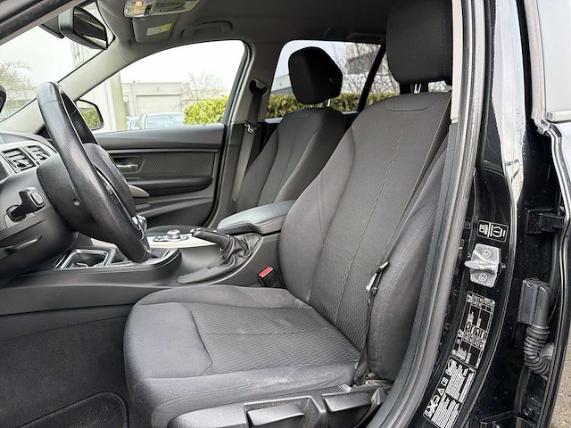 Bmw 3-serie touring 318d xdrive high executive 2014 | h-561-kx - afbeelding 21 van  24