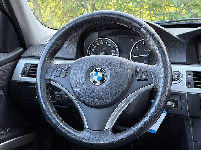 Bmw 3-serie touring 318i | t-744-vf i - afbeelding 32 van  34
