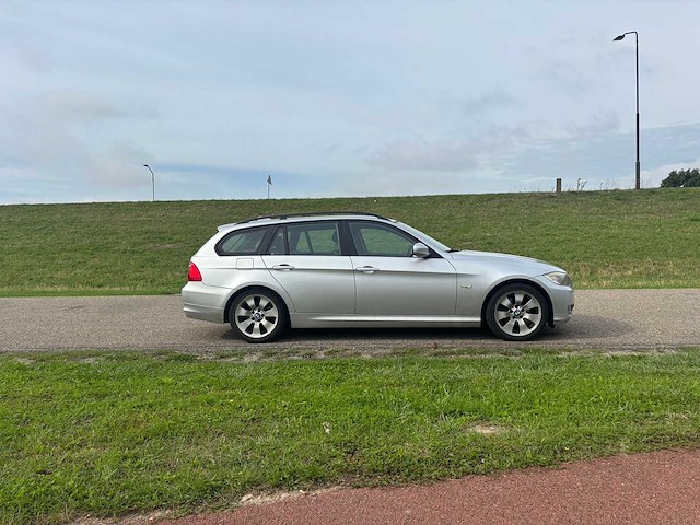Bmw 3-serie touring 320i business line | 98-jkh-2 i - afbeelding 13 van  13