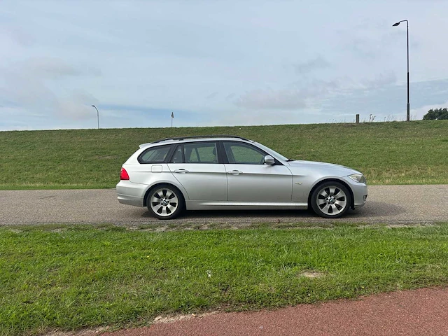 Bmw 3-serie touring 320i business line | 98-jkh-2 i - afbeelding 13 van  13