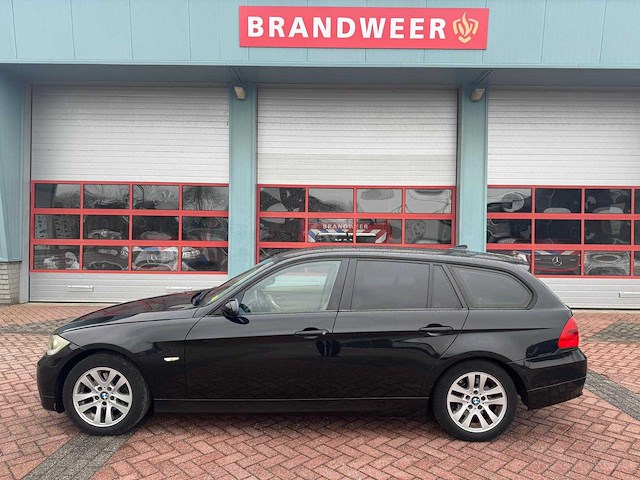 Bmw 3-serie touring 320i business line 99-xn-sh - afbeelding 12 van  20