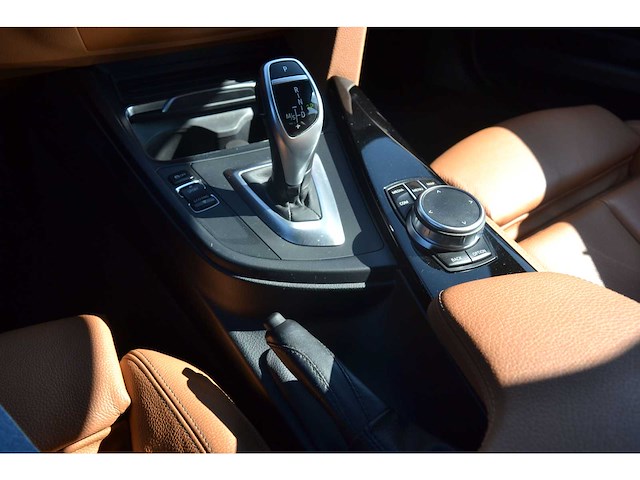 Bmw 3-serie touring 320i executive personenauto - afbeelding 9 van  49