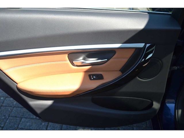 Bmw 3-serie touring 320i executive personenauto - afbeelding 36 van  49
