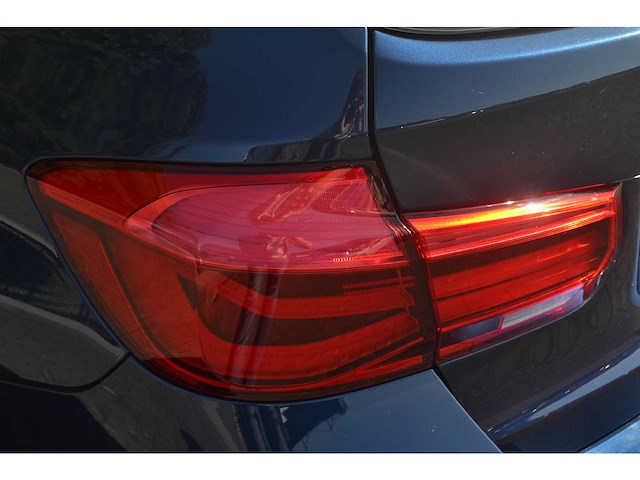 Bmw 3-serie touring 320i executive personenauto - afbeelding 48 van  49