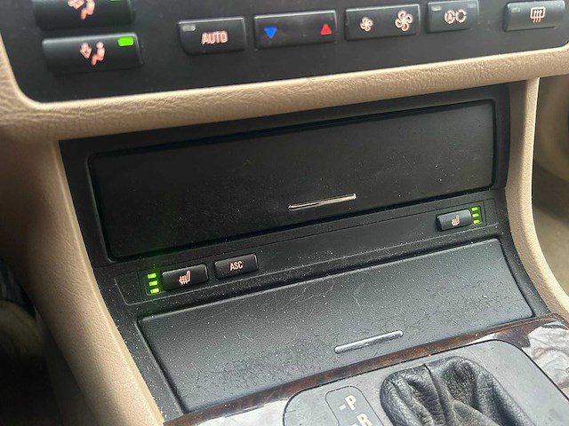 Bmw 3-serie touring 320i executive | youngtimer | 22-hr-px - afbeelding 8 van  17