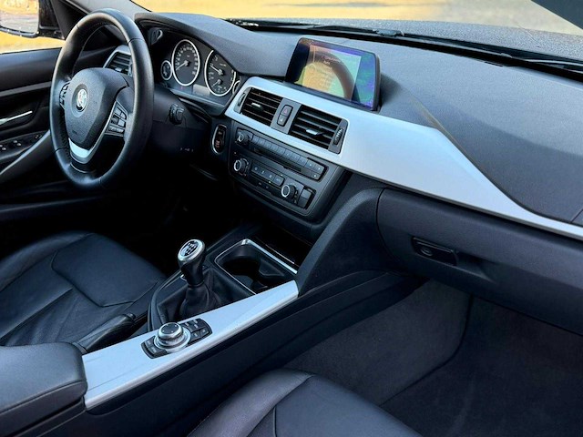 Bmw 3-serie touring 320i high executive 11-zkh-1 - afbeelding 9 van  22