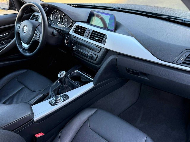 Bmw 3-serie touring 320i high executive 11-zkh-1 - afbeelding 10 van  22