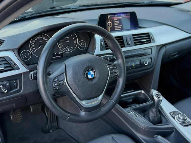 Bmw 3-serie touring 320i high executive 11-zkh-1 - afbeelding 22 van  22
