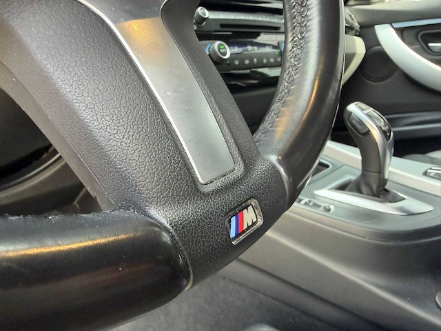 Bmw 3-serie touring 320i high executive m sport | nv-708-v i - afbeelding 11 van  19