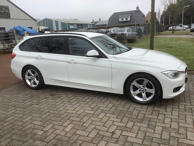 Bmw 3-serie touring 320i high executive personenauto - afbeelding 11 van  14