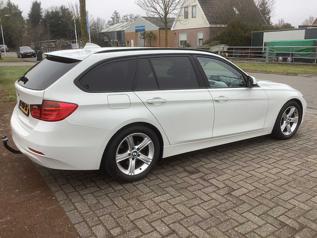 Bmw 3-serie touring 320i high executive personenauto - afbeelding 12 van  14