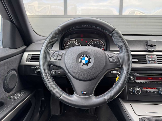 Bmw 3-serie touring 335i high executive 2008 | 17-zg-vj iaw - afbeelding 11 van  29