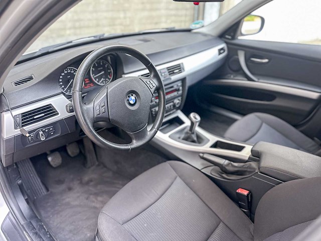Bmw 318i 2.0 3-serie 143pk 2010, s-579-np - afbeelding 10 van  45