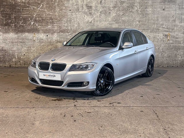 Bmw 318i 2.0 3-serie 143pk 2010, s-579-np - afbeelding 1 van  45