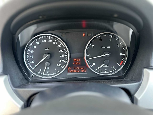 Bmw 318i 2.0 3-serie 143pk 2010, s-579-np - afbeelding 19 van  45