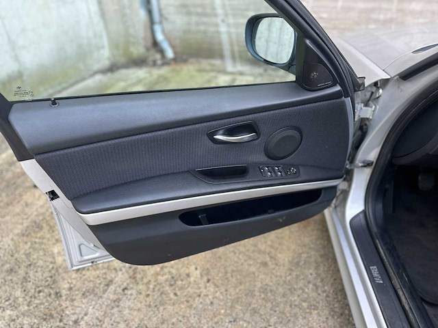 Bmw 318i 2.0 3-serie 143pk 2010, s-579-np - afbeelding 22 van  45