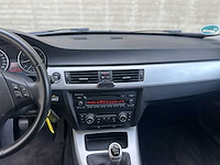 Bmw 318i 2.0 3-serie 143pk 2010, s-579-np - afbeelding 10 van  27