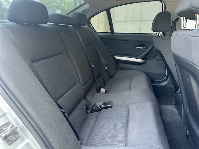 Bmw 318i 2.0 3-serie 143pk 2010, s-579-np - afbeelding 18 van  27