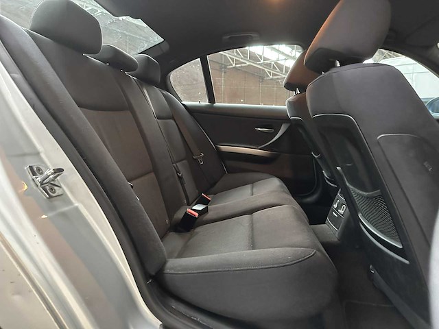 Bmw 318i business line 3-serie 143pk 2008, 73-glh-6 - afbeelding 31 van  44