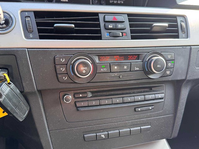Bmw 318i corporate lease luxury line automaat; hz-817-n - afbeelding 2 van  8