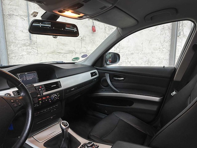 Bmw 318i touring corporate lease luxury line 136pk 2011 (origineel-nl) 3-serie, 51-skx-6 - afbeelding 14 van  44