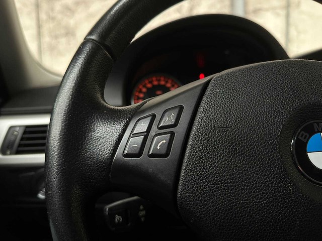 Bmw 318i touring corporate lease luxury line 136pk 2011 (origineel-nl) 3-serie, 51-skx-6 - afbeelding 16 van  44