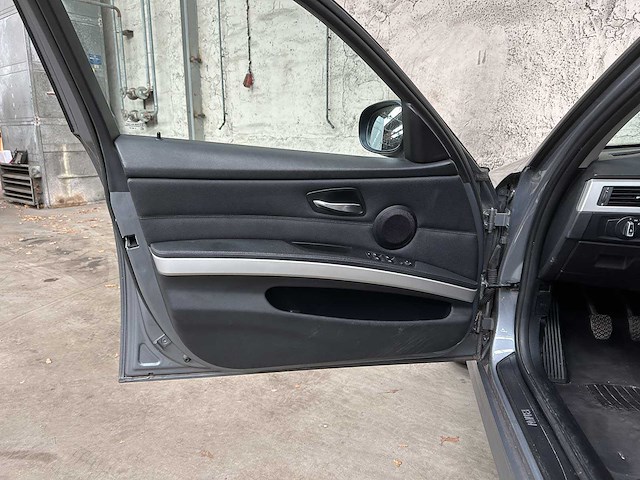 Bmw 318i touring corporate lease luxury line 136pk 2011 (origineel-nl) 3-serie, 51-skx-6 - afbeelding 25 van  44