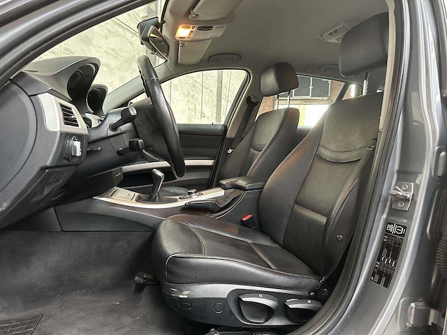 Bmw 318i touring corporate lease luxury line 136pk 2011 (origineel-nl) 3-serie, 51-skx-6 - afbeelding 26 van  44