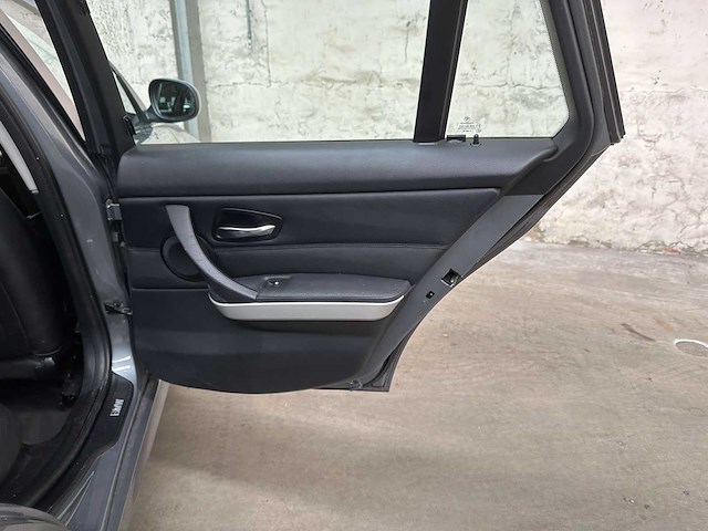 Bmw 318i touring corporate lease luxury line 136pk 2011 (origineel-nl) 3-serie, 51-skx-6 - afbeelding 31 van  44