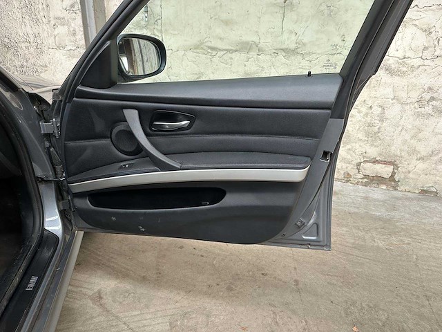 Bmw 318i touring corporate lease luxury line 136pk 2011 (origineel-nl) 3-serie, 51-skx-6 - afbeelding 33 van  44