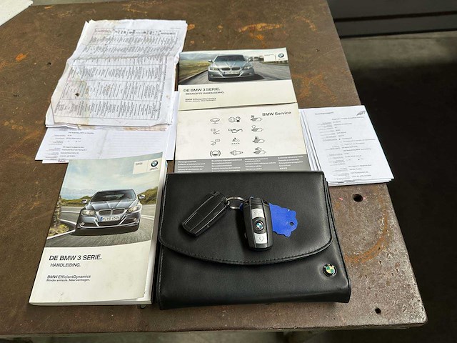 Bmw 318i touring corporate lease luxury line 136pk 2011 (origineel-nl) 3-serie, 51-skx-6 - afbeelding 38 van  44