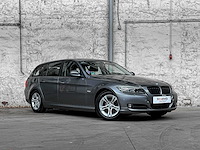 Bmw 318i touring corporate lease luxury line 136pk 2011 (origineel-nl) 3-serie, 51-skx-6 - afbeelding 43 van  44