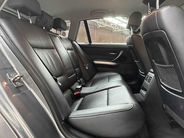 Bmw 318i touring corporate lease luxury line 136pk 2011 (origineel-nl) 3-serie, 51-skx-6 - afbeelding 22 van  31