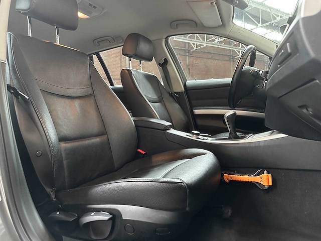 Bmw 318i touring corporate lease luxury line 136pk 2011 (origineel-nl) 3-serie, 51-skx-6 - afbeelding 24 van  31