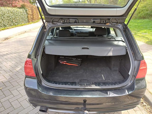 Bmw 318i touring executive, l-242-gb - afbeelding 3 van  4