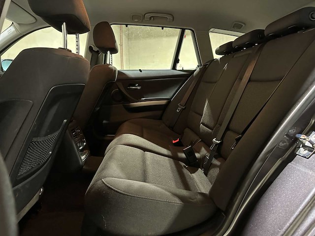 Bmw 318i touring high executive 3-serie 141pk 2008, 22-hnj-3 youngtimer - afbeelding 16 van  33
