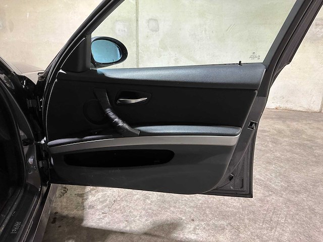 Bmw 318i touring high executive 3-serie 141pk 2008, 22-hnj-3 youngtimer - afbeelding 18 van  33