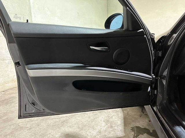 Bmw 318i touring high executive 3-serie 141pk 2008, 22-hnj-3 youngtimer - afbeelding 19 van  33
