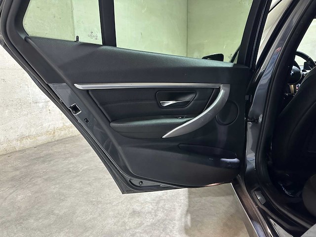 Bmw 320d ede luxury 163pk 2015 (origineel-nl) 3-serie touring f31, hg-460-p - afbeelding 31 van  47