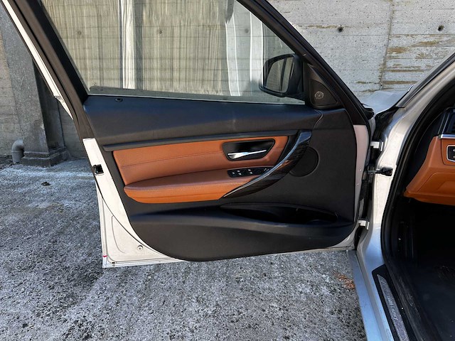 Bmw 320d efficientdynamics edition high executive 163pk 2014 (origineel-nl) 3-serie, 4-xdd-34 - afbeelding 28 van  54