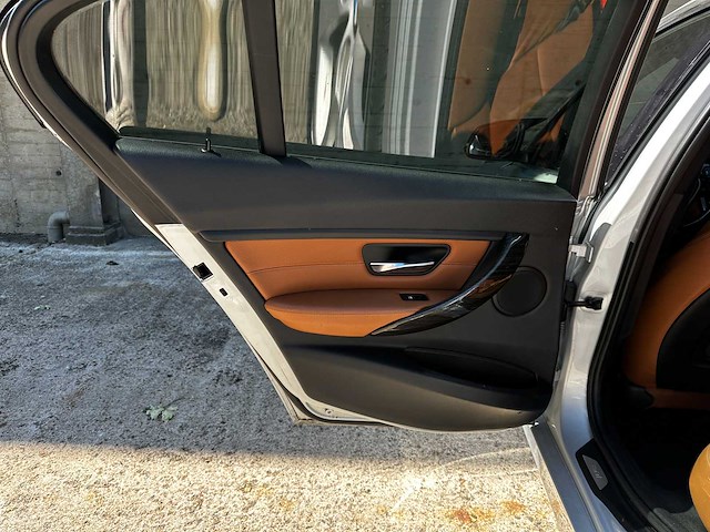 Bmw 320d efficientdynamics edition high executive 163pk 2014 (origineel-nl) 3-serie, 4-xdd-34 - afbeelding 30 van  54