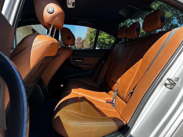 Bmw 320d efficientdynamics edition high executive 163pk 2014 (origineel-nl) 3-serie, 4-xdd-34 - afbeelding 31 van  54