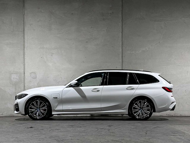 Bmw 320e touring business edition plus m-sport 204pk 2022 (origineel-nl + 1e eigenaar) 3-serie, p-991-jh - afbeelding 8 van  46
