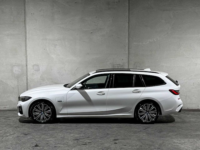 Bmw 320e touring business edition plus m-sport 204pk 2022 (origineel-nl + 1e eigenaar) 3-serie, p-991-jh - afbeelding 9 van  46