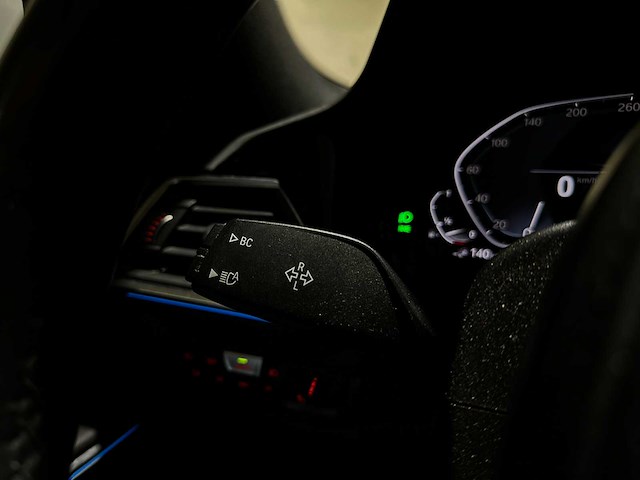 Bmw 320e touring business edition plus m-sport 204pk 2022 (origineel-nl + 1e eigenaar) 3-serie, p-991-jh - afbeelding 17 van  46
