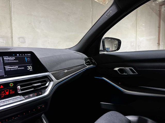 Bmw 320e touring business edition plus m-sport 204pk 2022 (origineel-nl + 1e eigenaar) 3-serie, p-991-jh - afbeelding 25 van  46